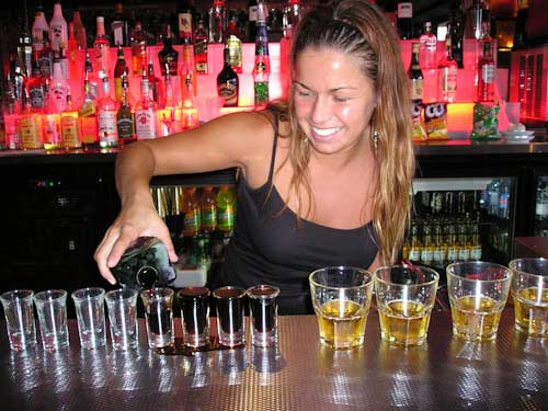 bartender_pouring_drinks.jpg